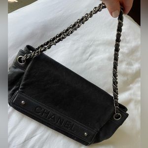Vintage Chanel handbag in black with adjustable silver chain